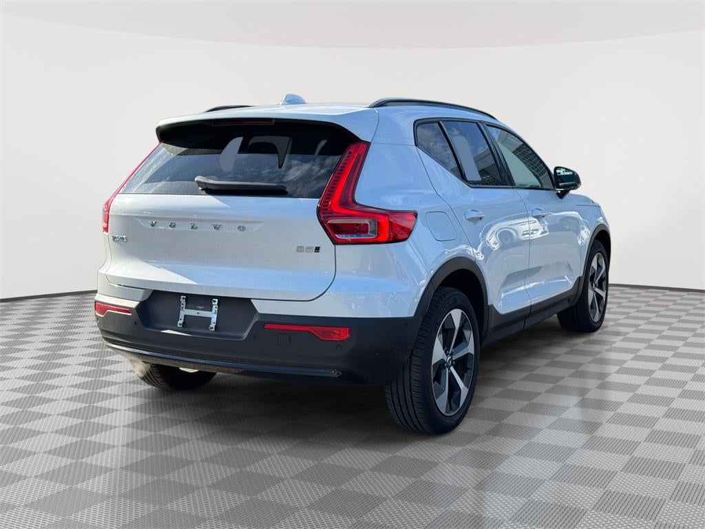 2026 Volvo XC40 Plus, B5 AWD Gas (mild hybrid), Dark