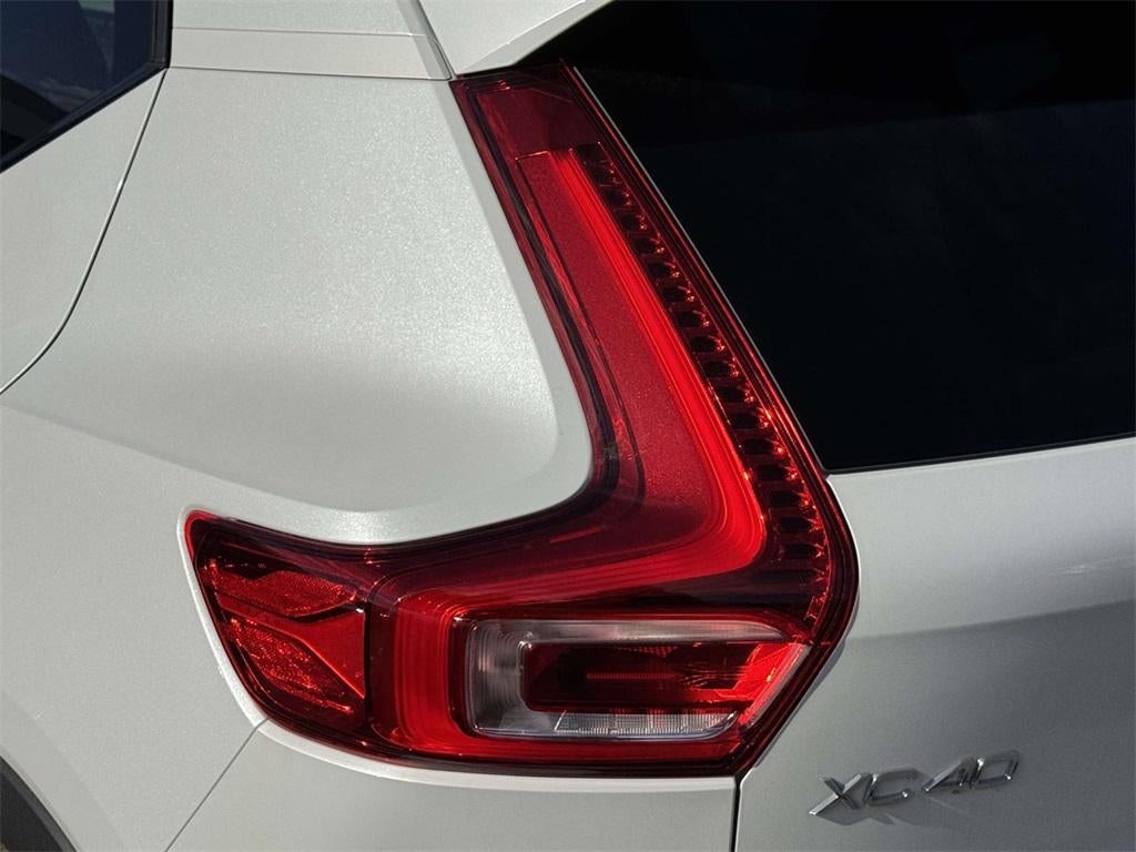 2026 Volvo XC40 Plus, B5 AWD Gas (mild hybrid), Dark