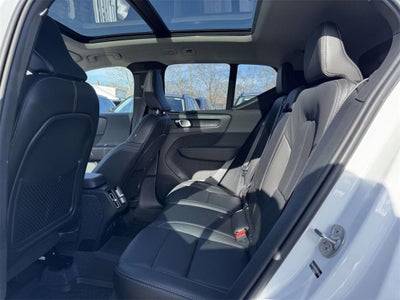 2026 Volvo XC40 Plus, B5 AWD Gas (mild hybrid), Dark