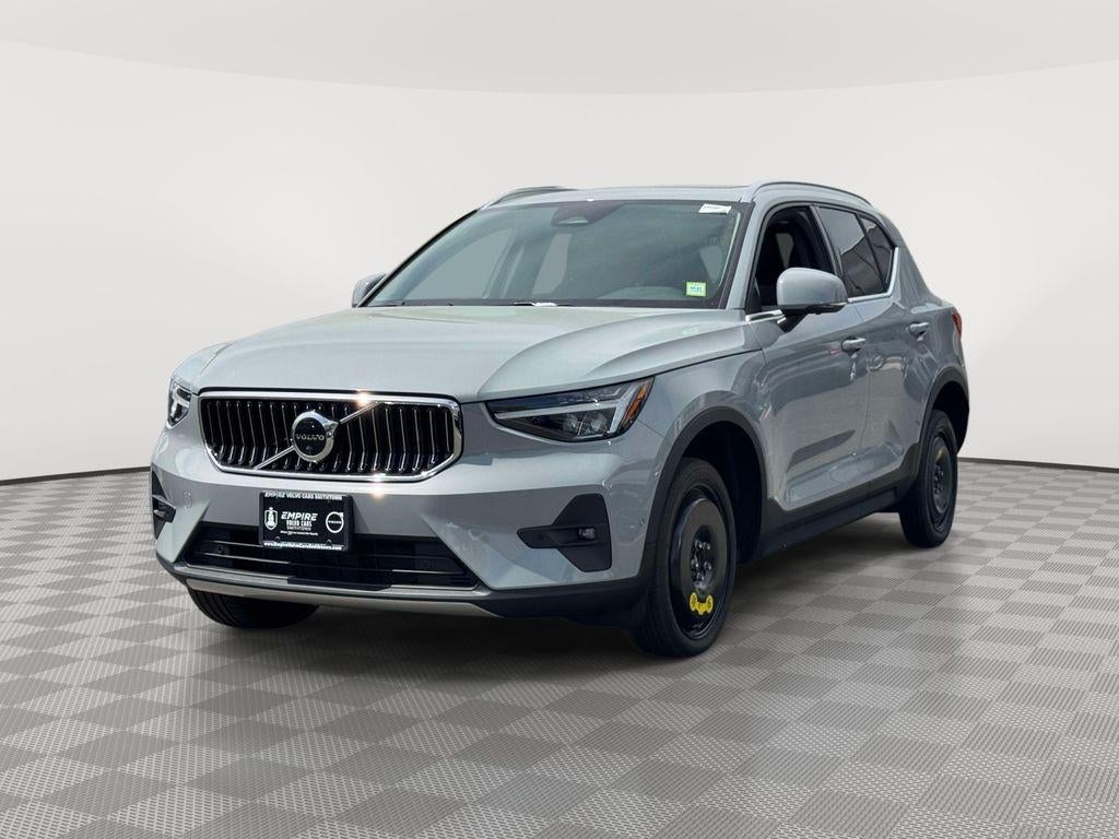 2025 Volvo XC40 B5 Plus Bright Theme
