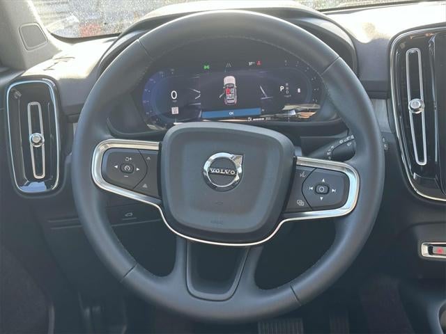 2024 Volvo XC40 B5 Plus Bright Theme