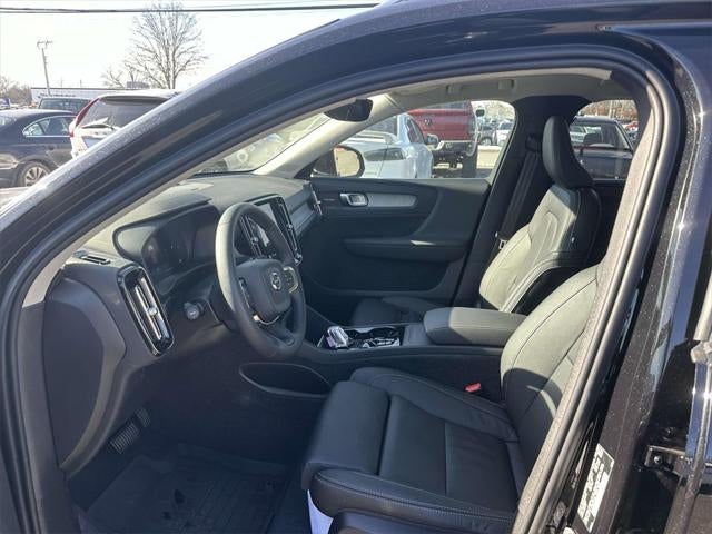 2024 Volvo XC40 B5 Plus Bright Theme
