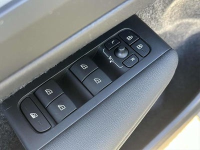 2024 Volvo XC40 B5 Plus Bright Theme