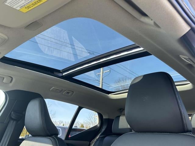 2024 Volvo XC40 B5 Plus Bright Theme