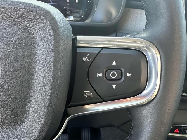 2024 Volvo XC40 B5 Plus Bright Theme