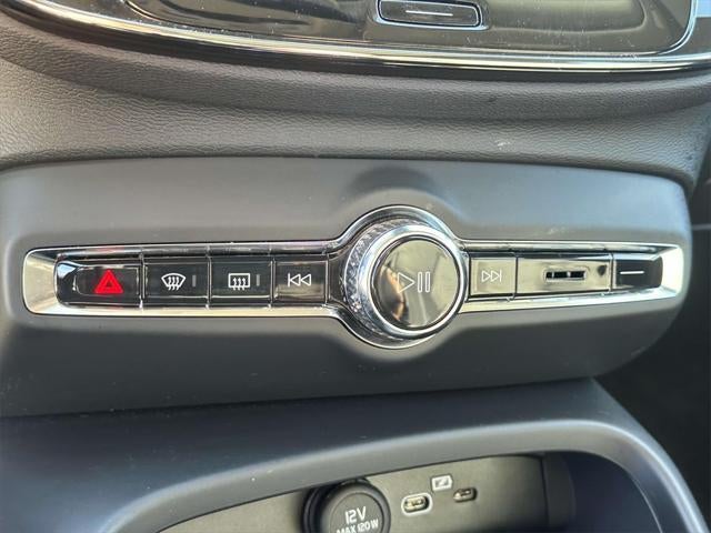 2024 Volvo XC40 B5 Plus Bright Theme