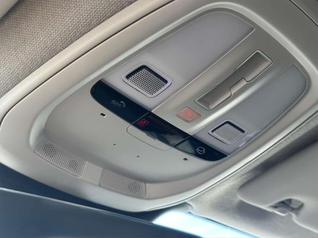 2024 Volvo XC40 B5 Plus Bright Theme