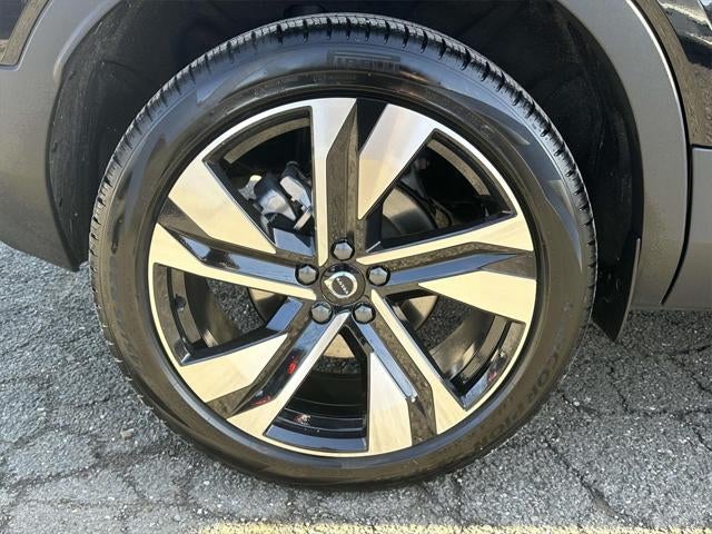 2024 Volvo XC40 B5 Plus Bright Theme