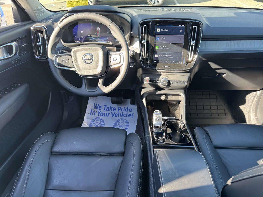 2024 Volvo XC40 B5 Plus Bright Theme