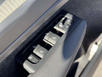 2024 Volvo XC40 B5 Plus Bright Theme