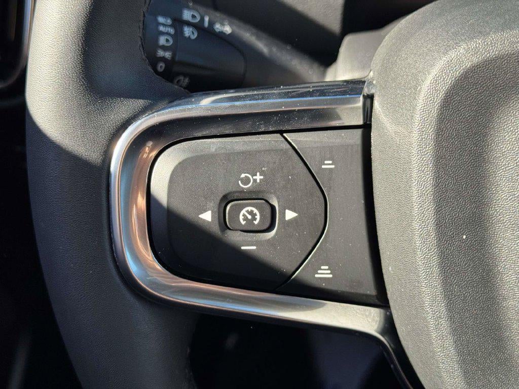 2024 Volvo XC40 B5 Plus Bright Theme
