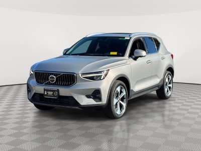 2024 Volvo XC40 B5 Plus Bright Theme