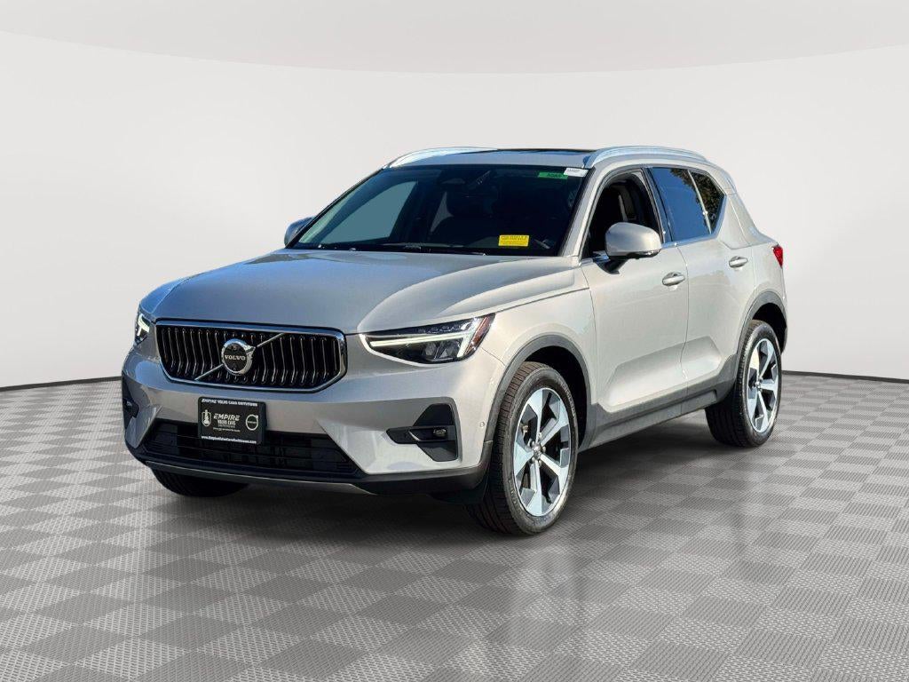 2024 Volvo XC40 B5 Plus Bright Theme