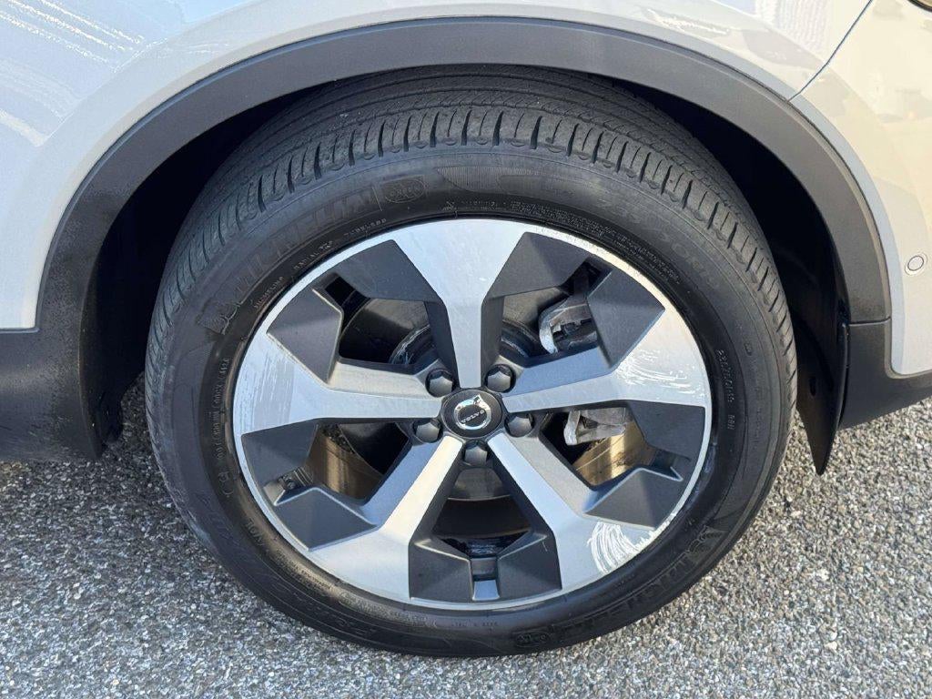 2024 Volvo XC40 B5 Plus Bright Theme