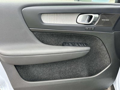 2024 Volvo XC40 B5 Plus Bright Theme