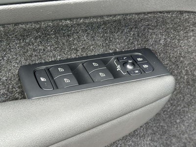 2024 Volvo XC40 B5 Plus Bright Theme