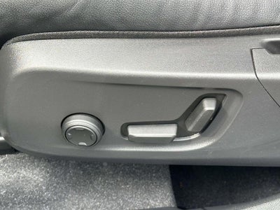 2024 Volvo XC40 B5 Plus Bright Theme