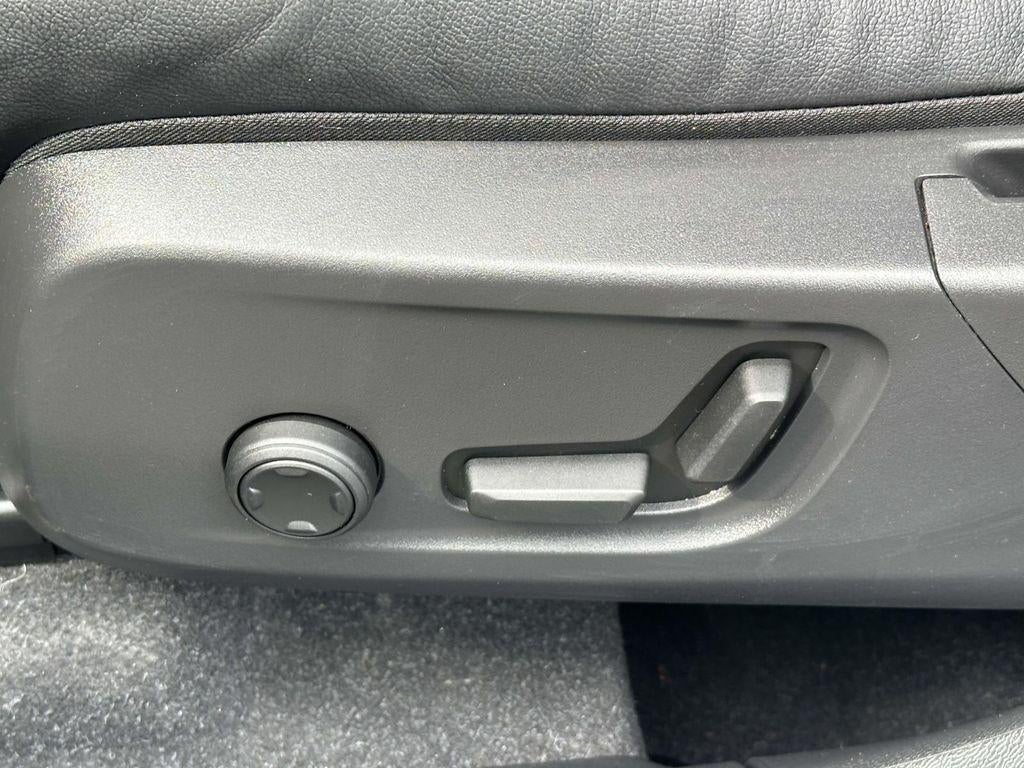 2024 Volvo XC40 B5 Plus Bright Theme