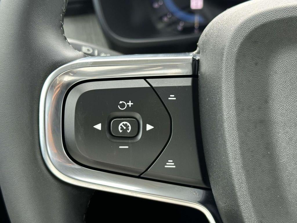 2024 Volvo XC40 B5 Plus Bright Theme