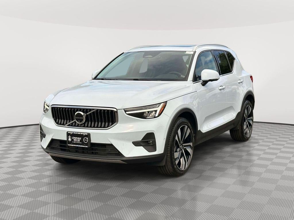 2024 Volvo XC40 B5 Plus Bright Theme