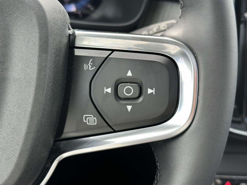 2024 Volvo XC40 B5 Plus Bright Theme