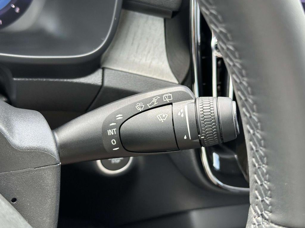 2024 Volvo XC40 B5 Plus Bright Theme