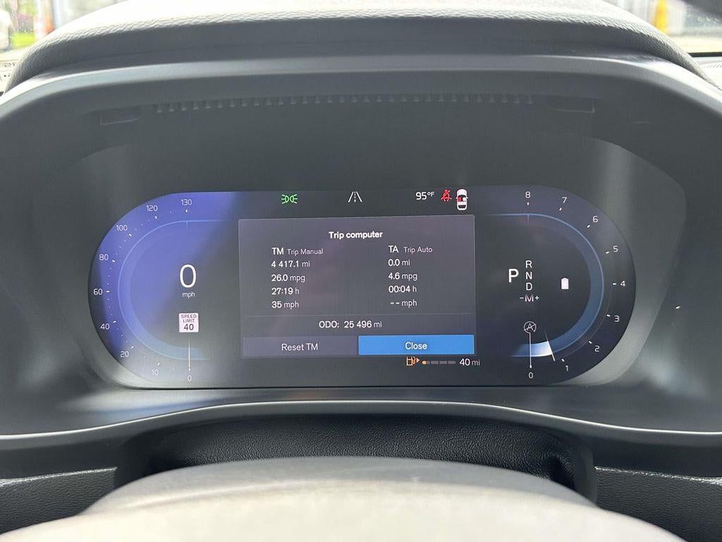 2024 Volvo XC40 B5 Plus Bright Theme
