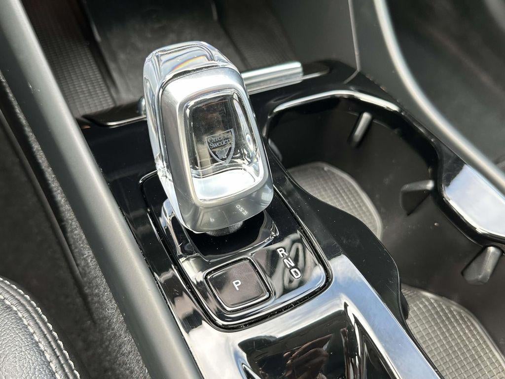 2024 Volvo XC40 B5 Plus Bright Theme