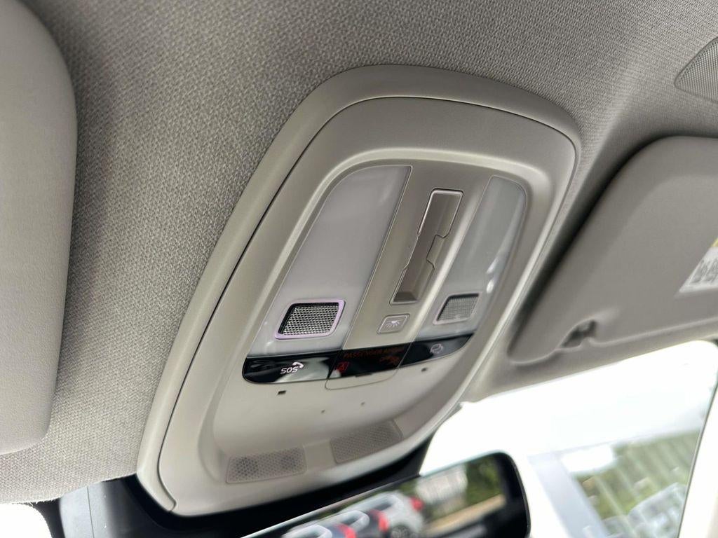 2024 Volvo XC40 B5 Plus Bright Theme