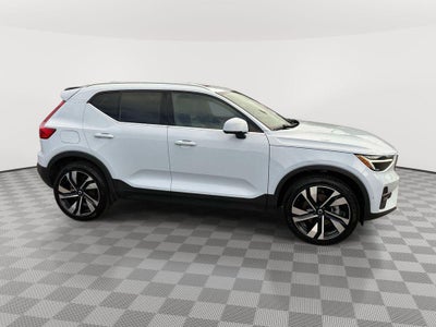 2024 Volvo XC40 B5 Plus Bright Theme