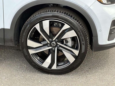 2024 Volvo XC40 B5 Plus Bright Theme