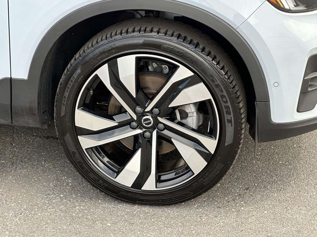 2024 Volvo XC40 B5 Plus Bright Theme