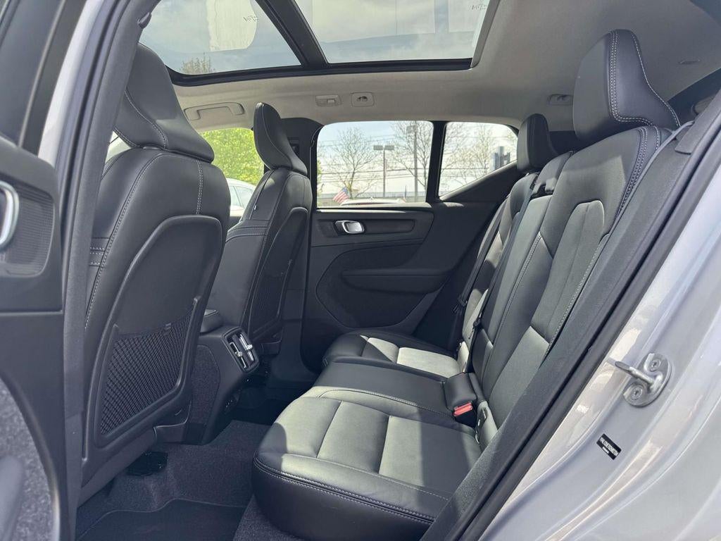 2025 Volvo XC40 B5 Plus Bright Theme