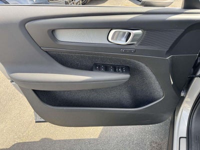 2025 Volvo XC40 B5 Plus Bright Theme