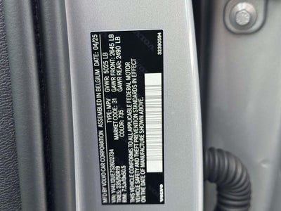 2025 Volvo XC40 B5 Plus Bright Theme