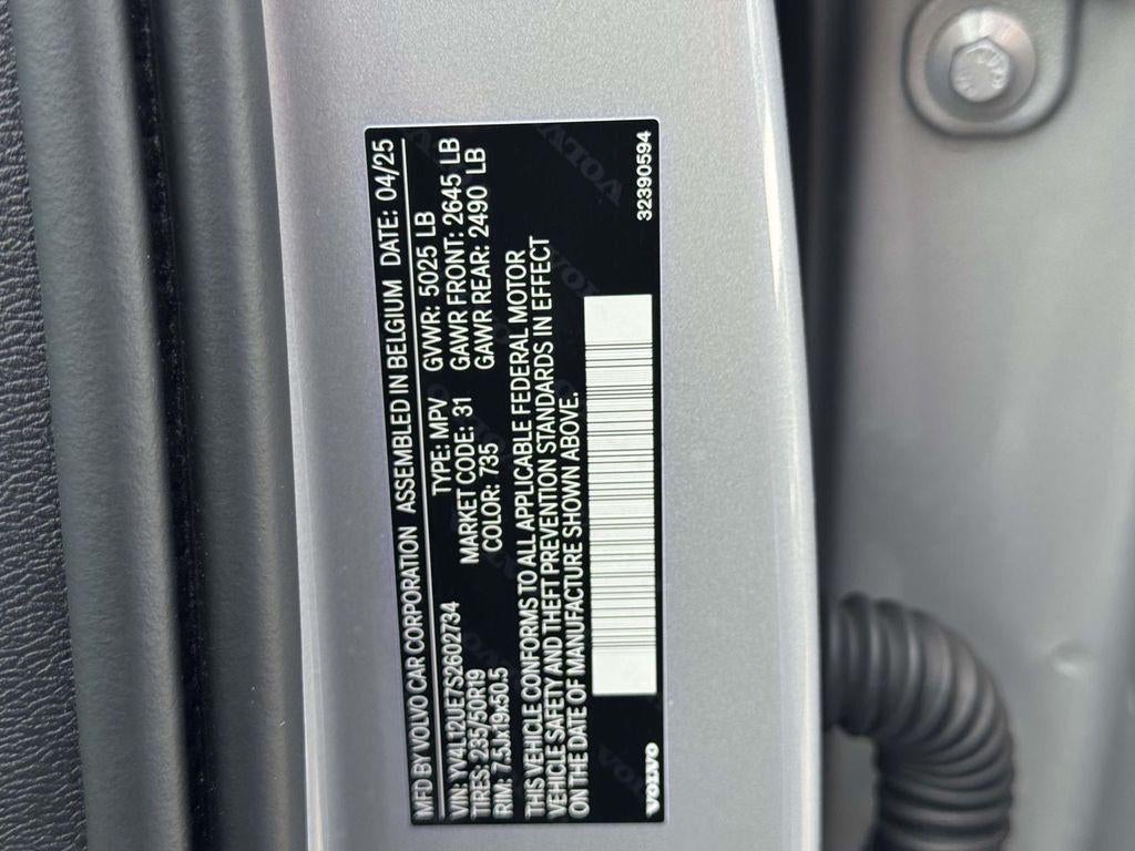 2025 Volvo XC40 B5 Plus Bright Theme