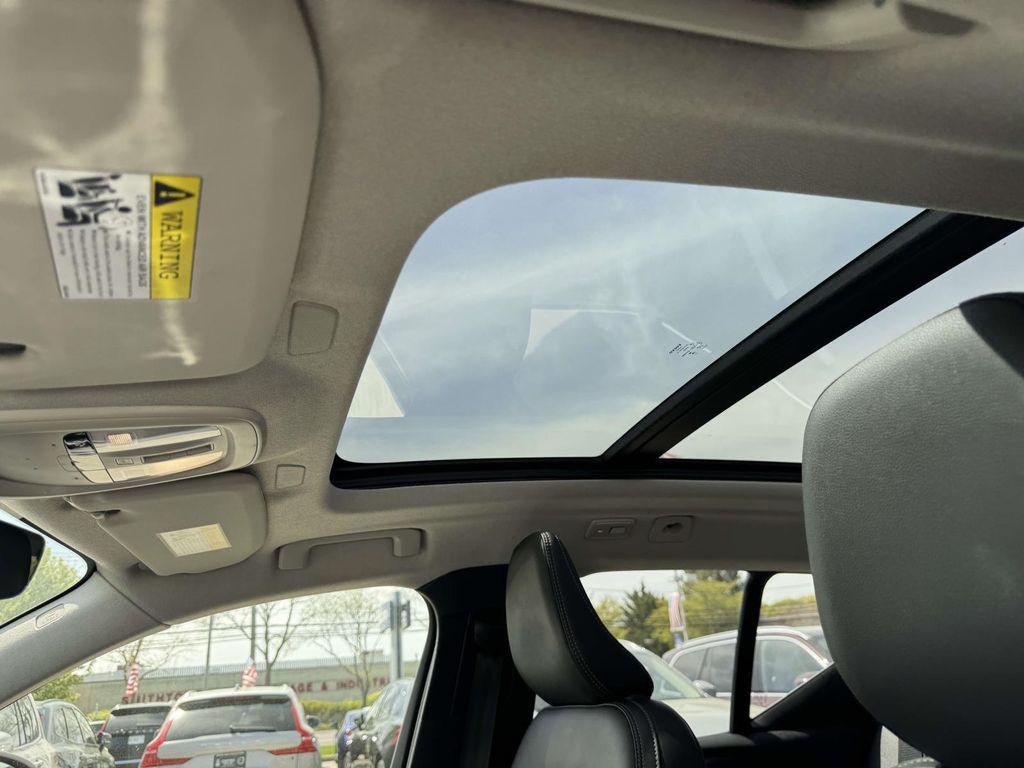 2025 Volvo XC40 B5 Plus Bright Theme