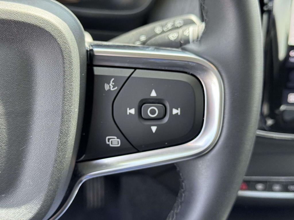 2025 Volvo XC40 B5 Plus Bright Theme