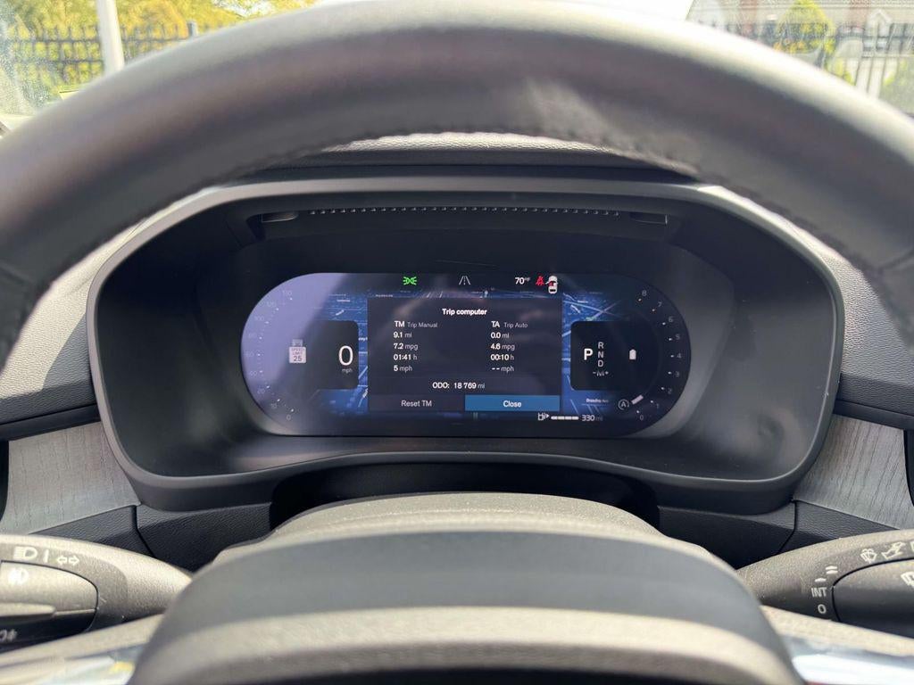 2025 Volvo XC40 B5 Plus Bright Theme