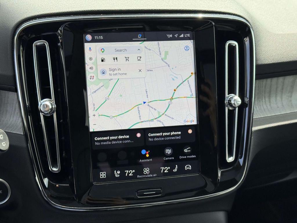 2025 Volvo XC40 B5 Plus Bright Theme