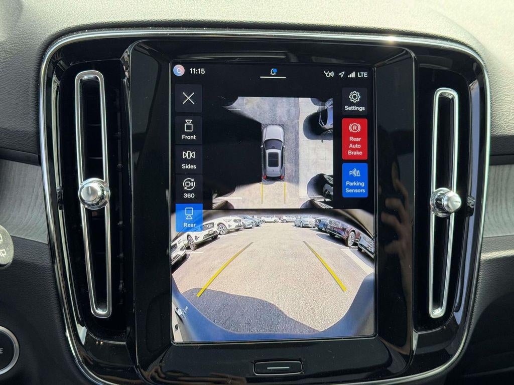 2025 Volvo XC40 B5 Plus Bright Theme