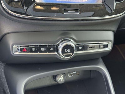 2025 Volvo XC40 B5 Plus Bright Theme