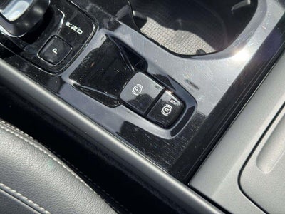 2025 Volvo XC40 B5 Plus Bright Theme