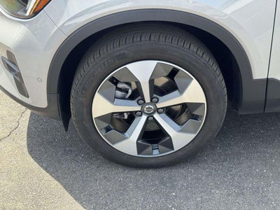 2025 Volvo XC40 B5 Plus Bright Theme