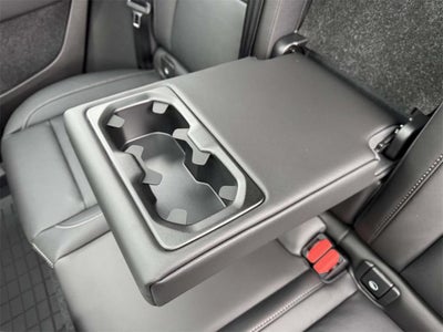 2025 Volvo XC40 B5 Ultra Bright Theme