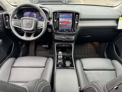 2025 Volvo XC40 B5 Ultra Bright Theme