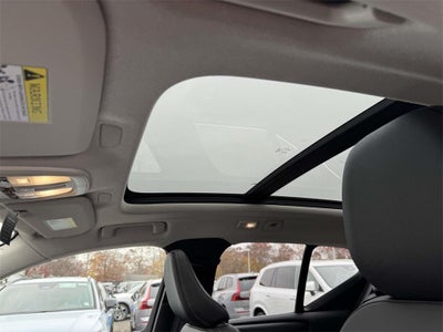 2025 Volvo XC40 B5 Ultra Bright Theme