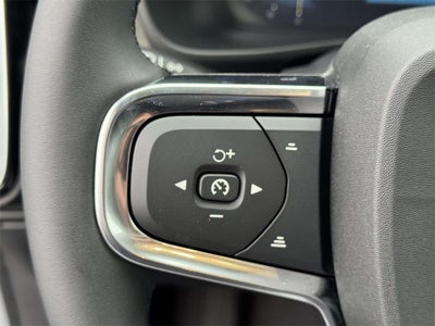 2025 Volvo XC40 B5 Ultra Bright Theme