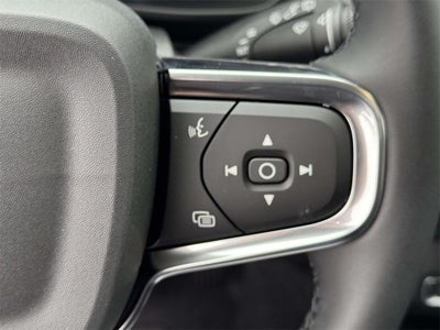 2025 Volvo XC40 B5 Ultra Bright Theme