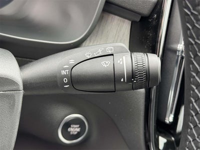 2025 Volvo XC40 B5 Ultra Bright Theme